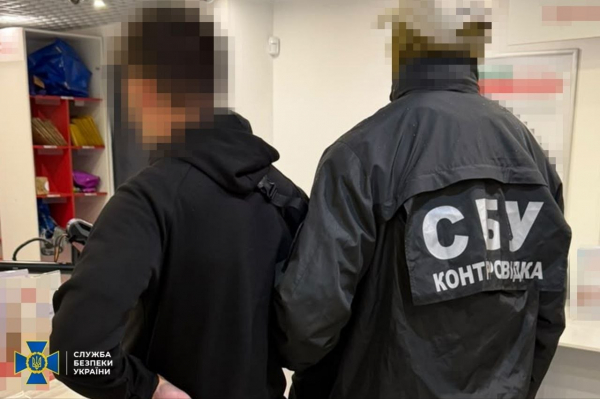 СБУ викрила у Львові двох студентів, які зареєстрували для рашистів 14 терміналів Старлінк (фото)