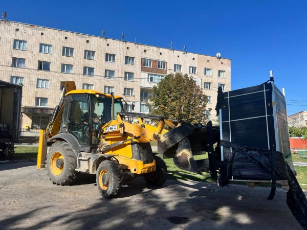Заводська громада отримала 630 сонячних панелей та 8 інверторів від французів (фото)