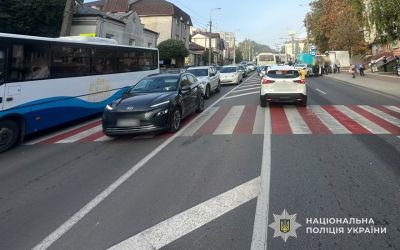 У Тернополі водій з Львівщини збив 17-річну дівчину: потерпіла у лікарні (фото)