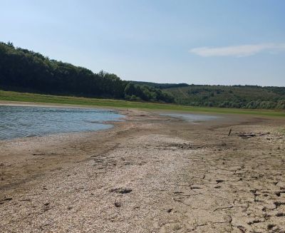 Дністер обмілів: з-під води знову показалася стара дорога до затопленої Бакоти (фото)