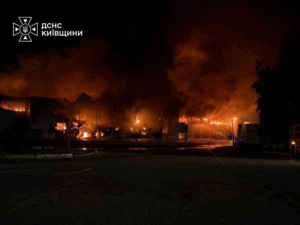 Київщина: росіяни знов масовано атакували область, травмовано 2 людини (фото, відео)
