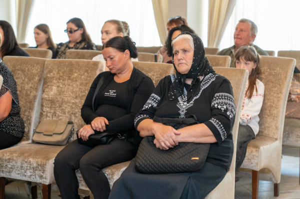 Нагороди, які Герої не встигли отримати: у Тернополі їх передали родинам полеглих воїнів (фото)