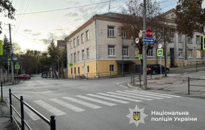 У центрі Тернополі водій збив 18-річну дівчину та втік з місця аварії (фото)