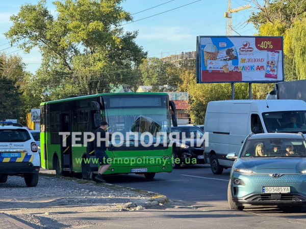 На Микулинецькій у Тернополі через ДТП утворився значний затор (фото)