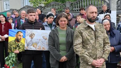 На Бучаччині зустріли воїна Сергія Єднака, який після трьох років російського полону повернувся додому (фото, відео)