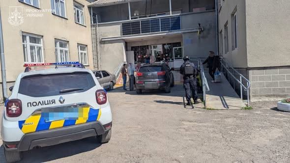 Директора психоневрологічного інтернату Тернопільщини судитимуть за торгівлю людьми (фото)