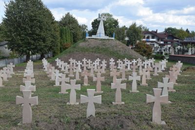 На меморіалі борцям за волю України у Чорткові встановили 90 хрестів (фото)