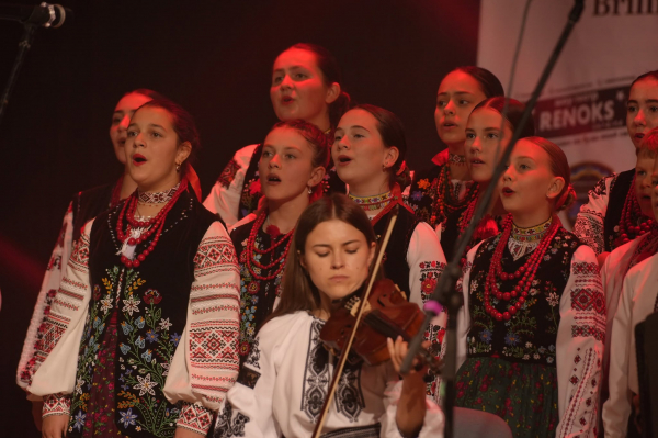 «Діамантовий» успіх Бережанщини: хор Жуківської школи мистецтв здобув першу премію (фото)