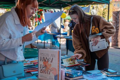 Книжкове містечко, презентації новинок, автографи та майстер-класи: у Тернополі стартує «Бібліофест»