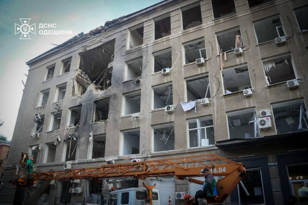 Відомо про 8 постраждалих, з яких 1 дитина: росія масовано атакувала Одещину (фото, відео)