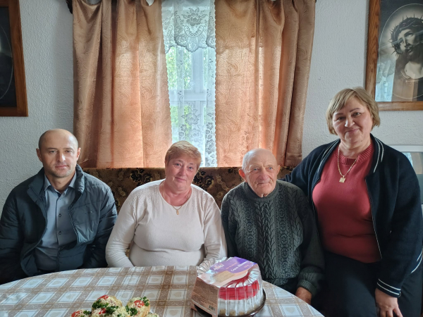 Заряджає позитивом та добром: 95-тий ювілей відзначив житель Пробіжної Микола Яніцький