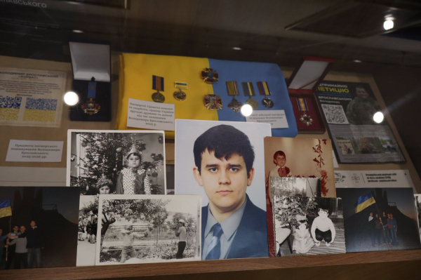 Виставку пам’яті загиблого захисника Володимира Брославського відкрили у Тернополі (фото)
