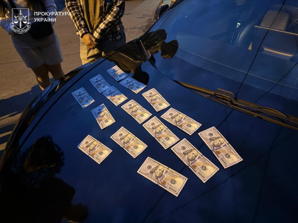 Митник з Тернополя взяв 5 тисяч доларів за зарахування на навчання для відстрочки (фото)