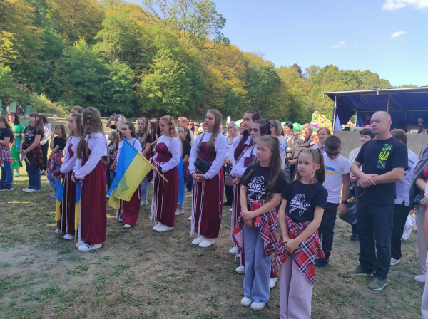 Микулинцям – 930 років: ювілей селища перетворили на збір для ЗСУ (фото, відео)