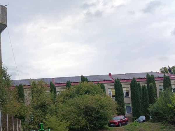 Весь дах в сонячних панелях: школа на Кременеччині стане енергонезалежною (фото)