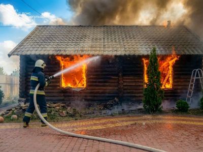 Дев’ять пожеж за добу: на Тернопільщині від вогню врятували сім будівель і два транспортні засоби (фото)