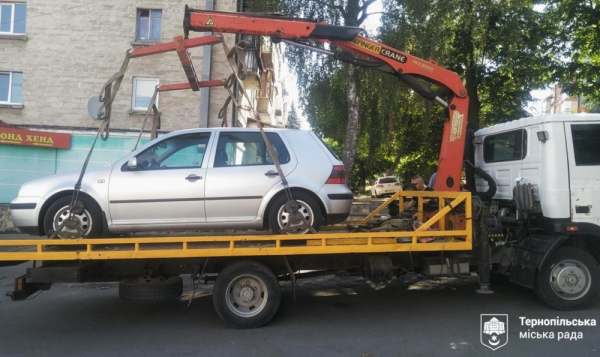 Не знають правил, чи немає місць: у Тернополі за місяць винесли 2957 постанов за неправильне паркування (фото)