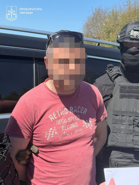 Учасників схеми затримали в Тернополі: вимагали 13 300 євро за переправлення військовозобов'язаних через кордон і 4000 євро за "фіктивний" туберкульоз (фото)