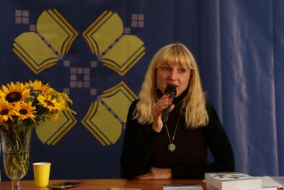 За лаштунками волонтерства: Інна Олійник презентувала у Тернополі свої книги