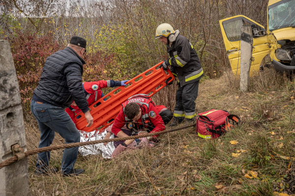 Поблизу Малого Ходачкова сталася ДТП: одна людина загинула, 11 травмувалися (фото)