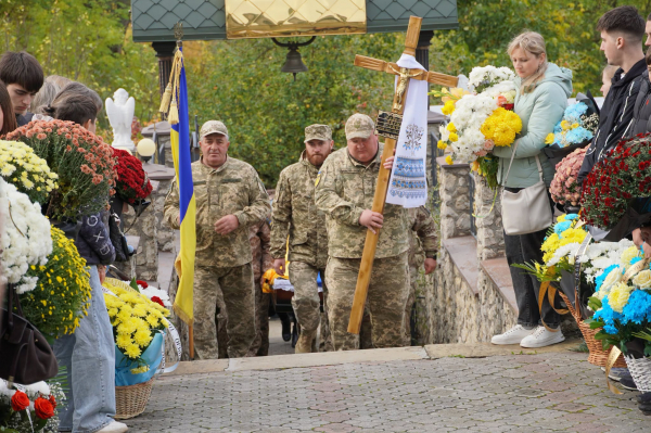 На Тернопільщині попрощалися із захисником Василем Федотовим (фото)