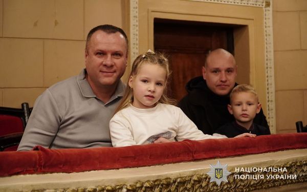 Театральне дозвілля для дітей поранених і безвісти зниклих захисників влаштували у Тернополі (фото)