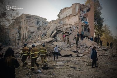 Попередньо п'ятеро загиблих, зруйновані багатоповерхівки та підприємства: росія атакувала Україну ракетами (фото)