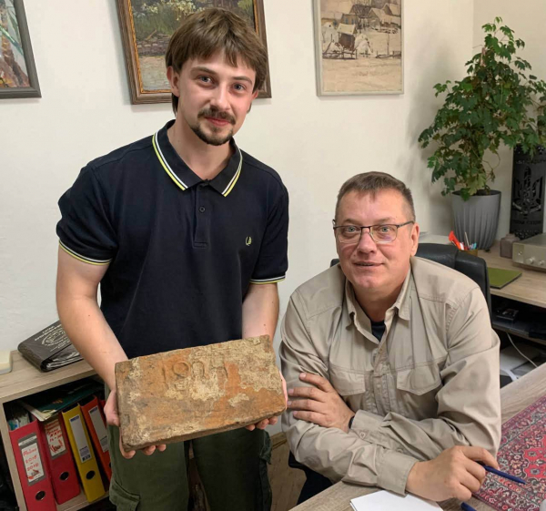Має понад 200 років та важить 6 кілограмів: у Кременці виявили унікальну знахідку (фото)