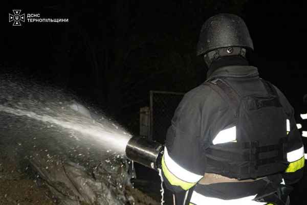 В ДСНС показали кадри ліквідації пожеж після атаки на енергооб'єкти Тернопільщини (фото)