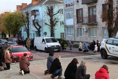 У Борщеві на колінах зустріли тіла полеглих захисників Романа Скоцеляса та Івана Регуша (фото)