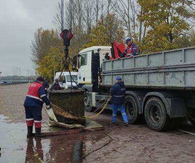 Найбільший міський фонтан Тернополя готують до зими (фото)