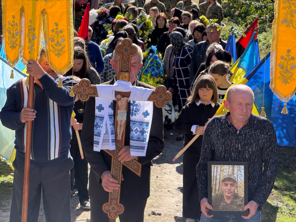 У Теребовлянській громаді попрощалися із захисником Андрієм Мединським (фото)