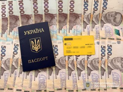 На Тернопільщині чоловік ввійшов в довіру до батька загиблого воїна та викрав у нього 1,6 млн грн (фото)