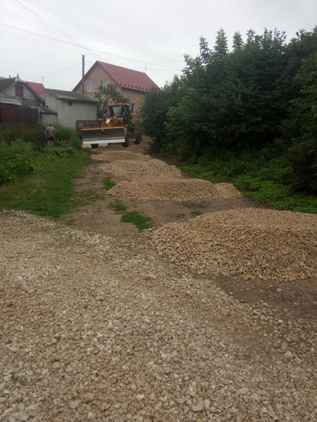 Чому в Підгородньому асфальт, а в інших селах громади щебінь: назвали ціну питання (фото)