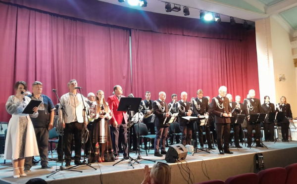 Два муніципальні оркестри Тернополя провели благодійні концерти на підтримку ЗСУ (фото)