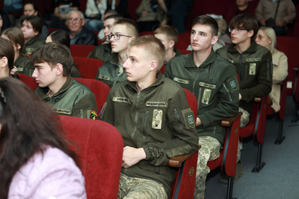 «Jingle bellZ»: історію російського полону Олексій Ануля привіз до Тернополя (фото)