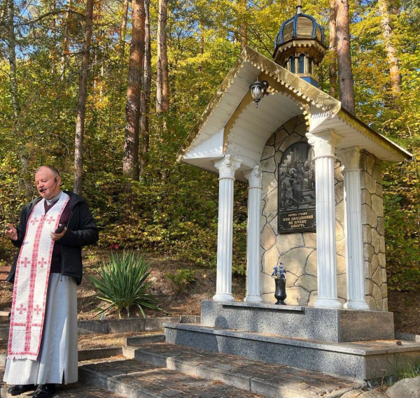 Учні та педагоги з Бережан пройшли Хресну дорогу за мир в Україні (фото)