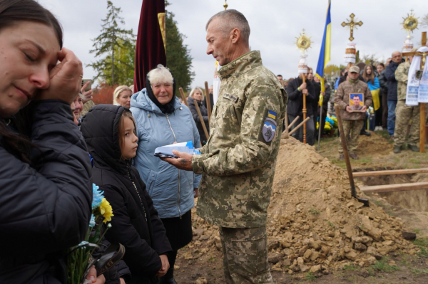 На Тернопільщині попрощалися із захисником Василем Федотовим (фото)