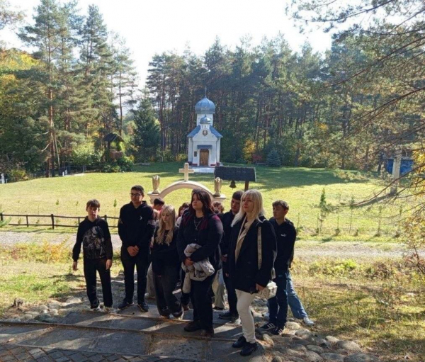 Учні та педагоги з Бережан пройшли Хресну дорогу за мир в Україні (фото)