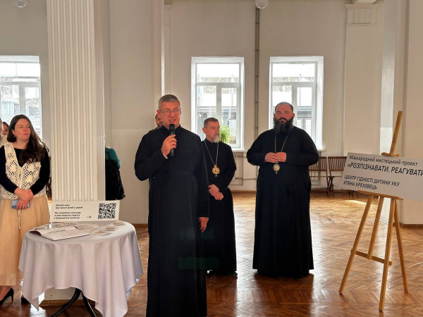 У Тернополі діє виставка про безпеку дітей та запобігання насильству (фото)
