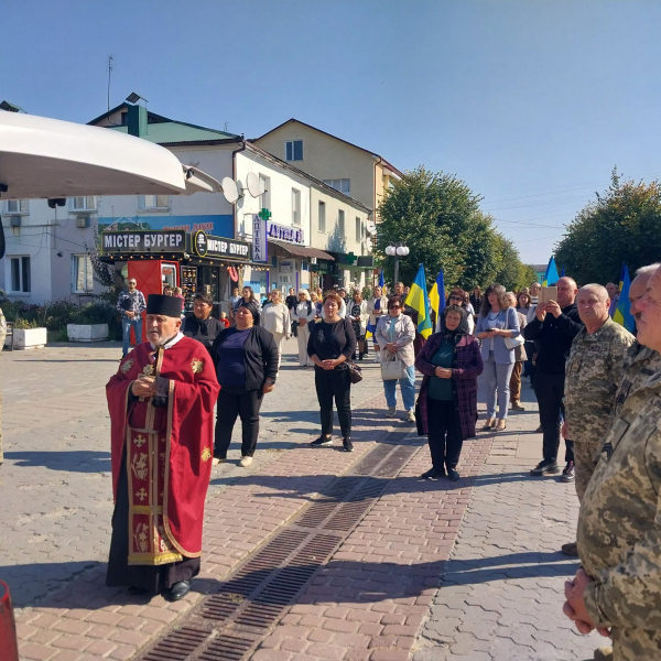 Борщів на колінах зустрів померлого воїна: коли поховають Василя Бицика (фото)