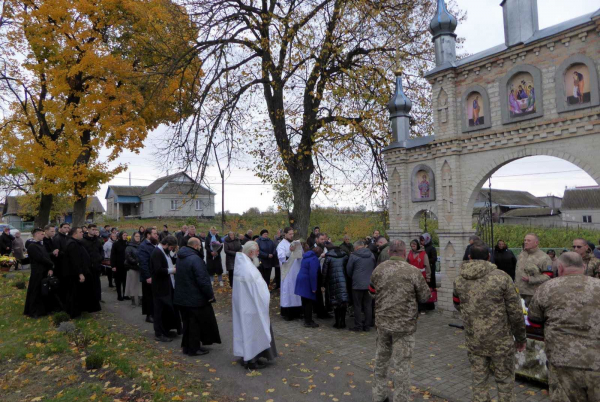 Шумська громада попрощалася із захисником Олександром Стельмащуком (фото)