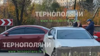 У Тернополі сталася аварія: утворився затор (відео)