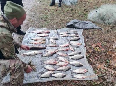 Три сітки та незаконний улов: на Тернопільщині викрили браконьєра на Збручі (фото)