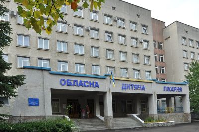 16-річну Терезу, поранену в шию під час атаки на Чортків, перевели з реанімації (відео)