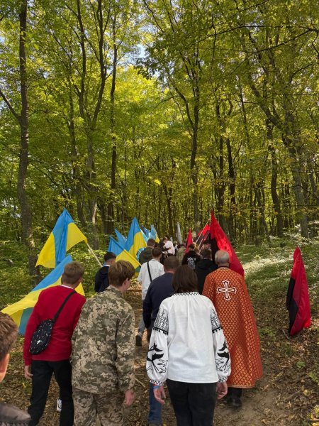 У Жукові освятили меморіал діячам ОУН: вибір нагороджених обурив частину жителів (фото)