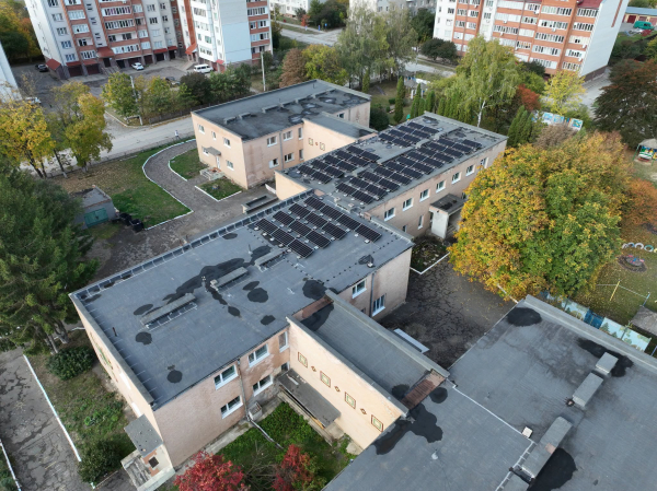 У шести дитсадках Чорткова встановили сонячні електростанції з акумуляторами (фото)