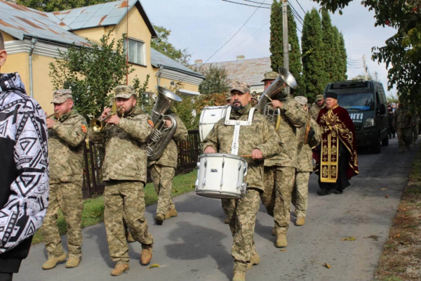 У Великих Гаях попрощалися із захисником Андрієм Смолінським (фото)
