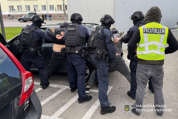 Обіцяв зняти з розшуку ТЦК за 6 тисяч доларів: підозрюють 20-річного жителя Тернополя (фото)
