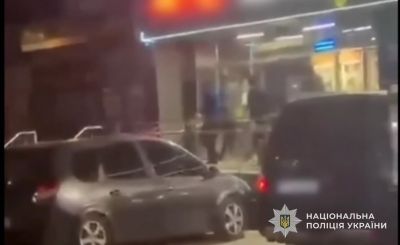 У Бучачі чоловік лякав дітей бензопилою біля супермаркету: поліція відкрила справу про хуліганство